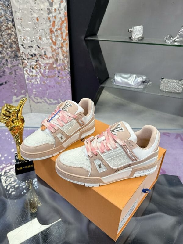 Louis Vuitton Trainer Dark Pink
