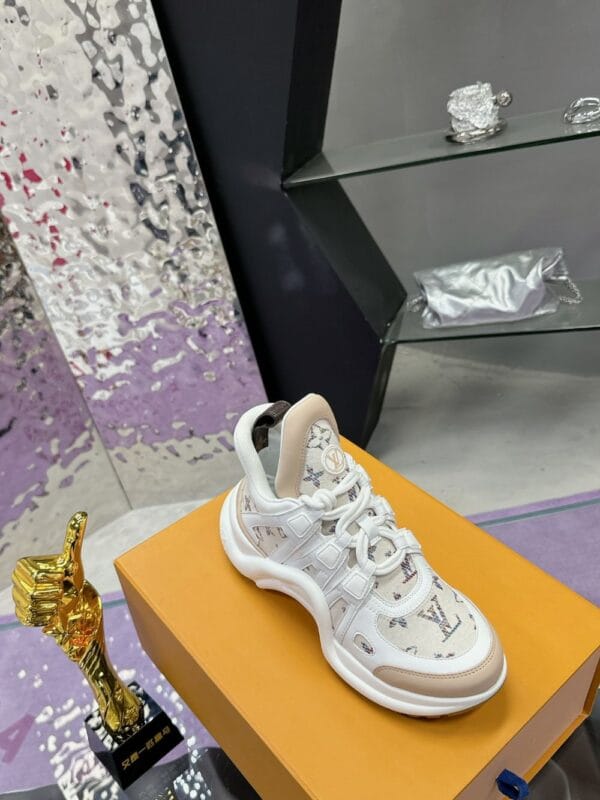Louis Vuitton Archlight Creamcolor