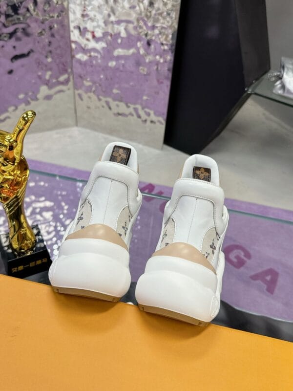 Louis Vuitton Archlight Creamcolor