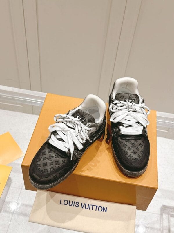 Louis Vuitton Trainer Sneaker Black