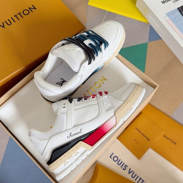 Louis Vuitton Trainer Color White
