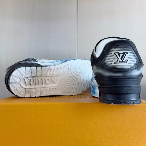 Louis Vuitton Trainer Black to Blue