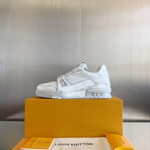 Louis Vuitton Trainer Gray Washing