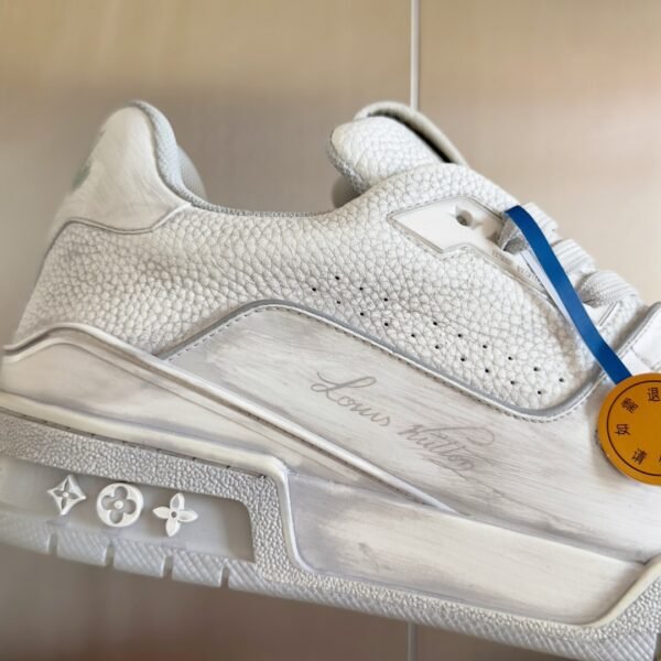 Louis Vuitton Trainer Gray Washing