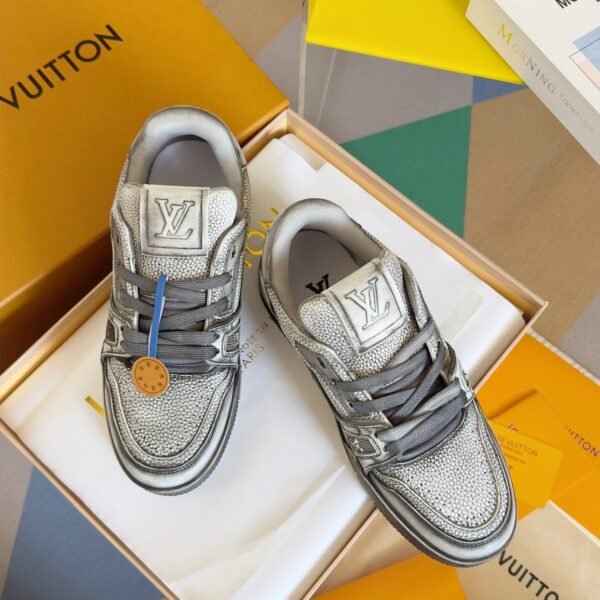 Louis Vuitton Trainer Dark Grey Washing