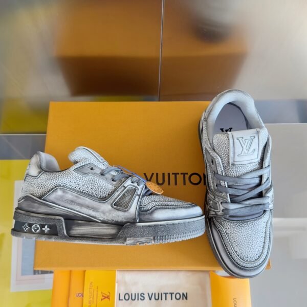 Louis Vuitton Trainer Dark Grey Washing