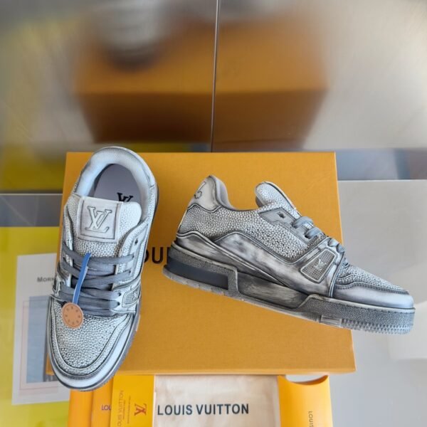 Louis Vuitton Trainer Dark Grey Washing
