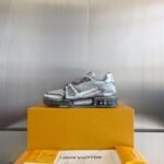 Louis Vuitton Trainer Dark Grey Washing