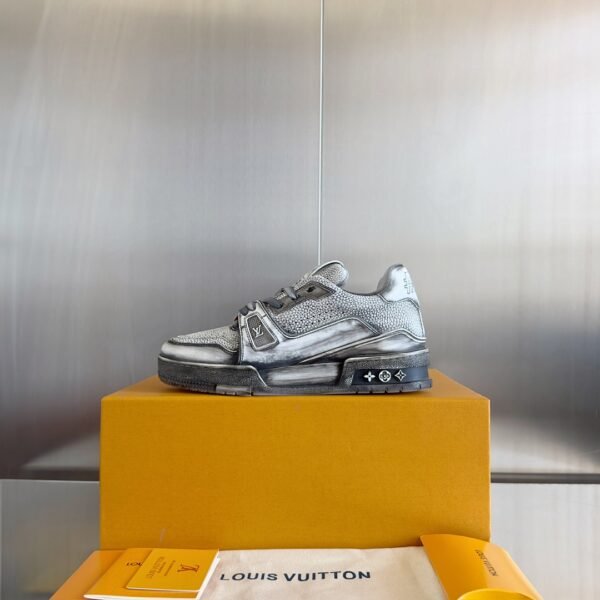 Louis Vuitton Trainer Dark Grey Washing