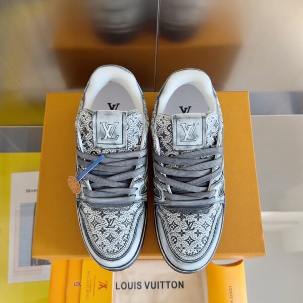 Louis Vuitton Trainer Black Lettering Logo