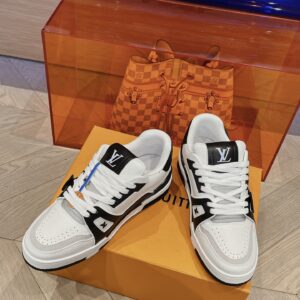Louis Vuitton Trainer Black and White
