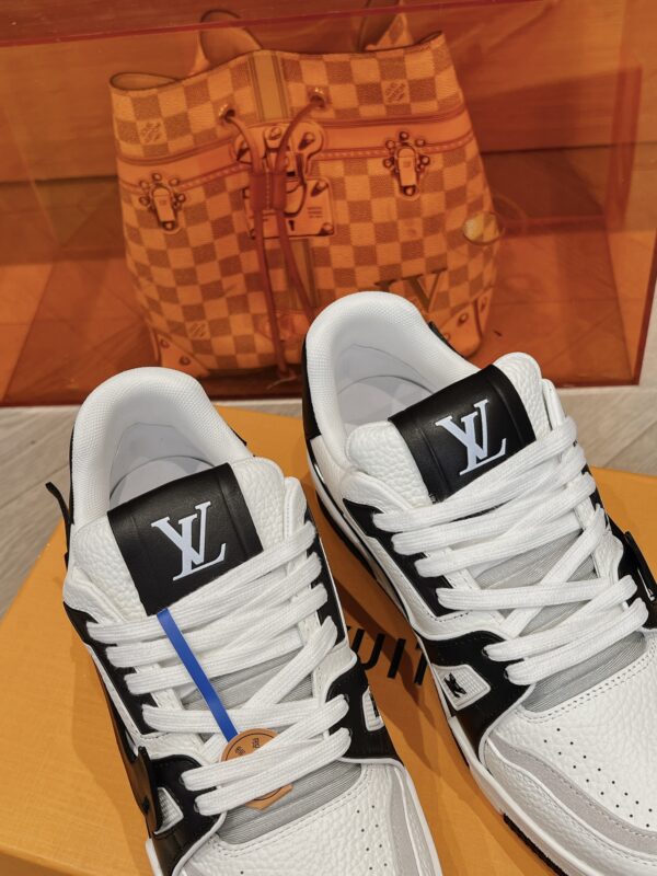 Louis Vuitton Trainer Black and White