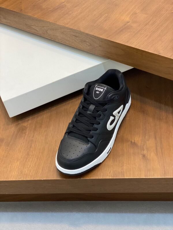 Dior  B57 Black and White