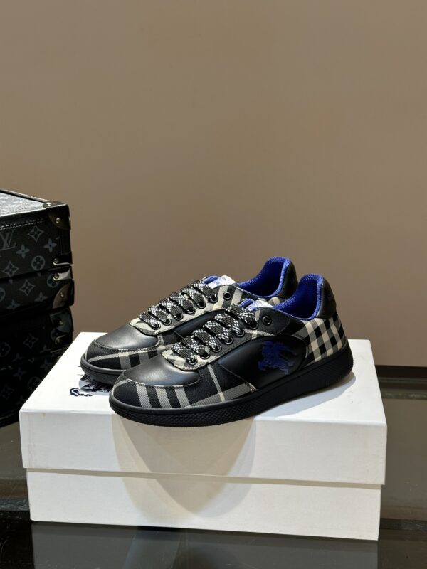Burberry Vintage Black