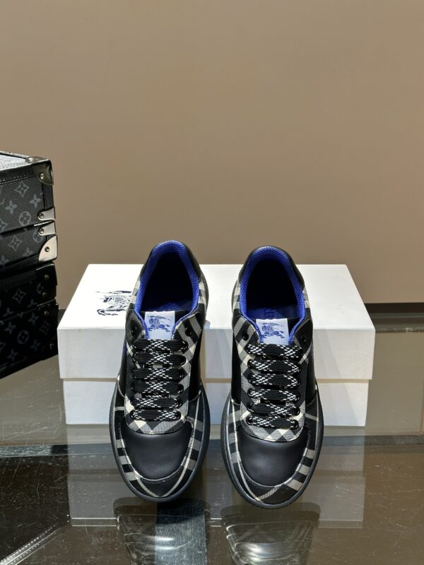 Burberry Vintage Black