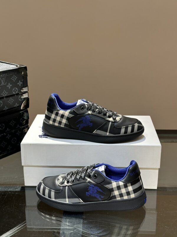 Burberry Vintage Black
