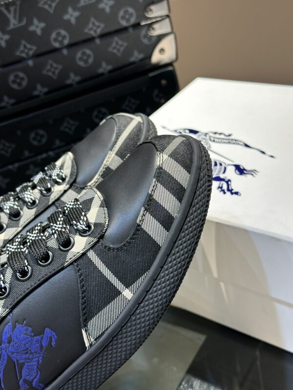 Burberry Vintage Black