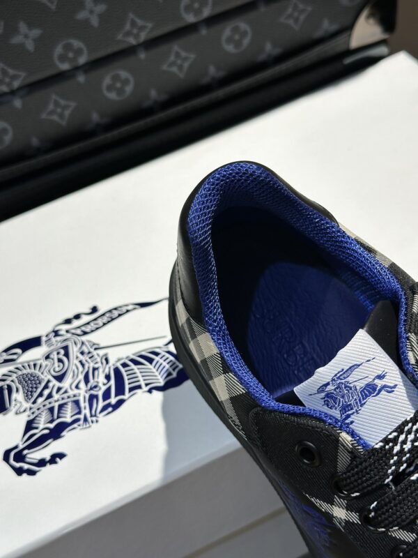 Burberry Vintage Black