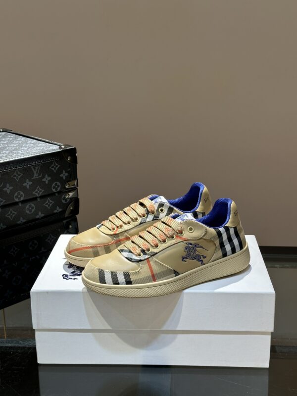 Burberry Vintage Khaki