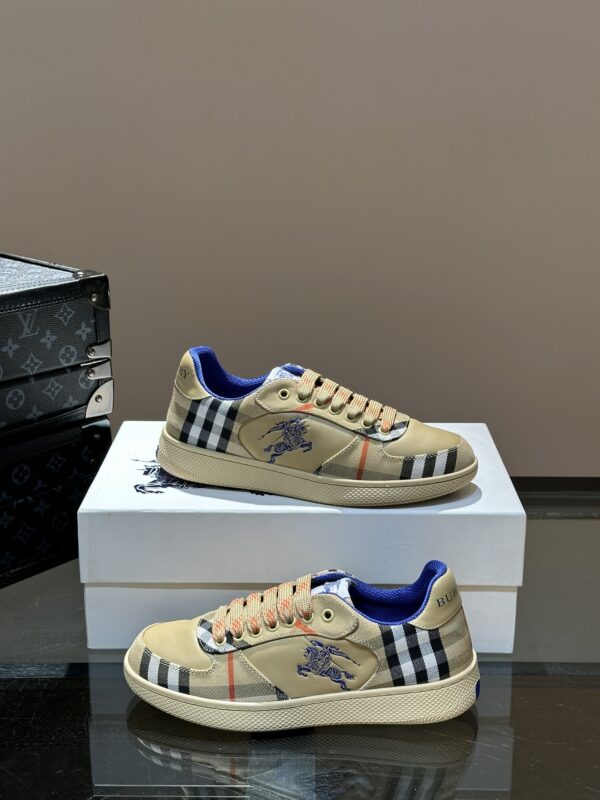 Burberry Vintage Khaki