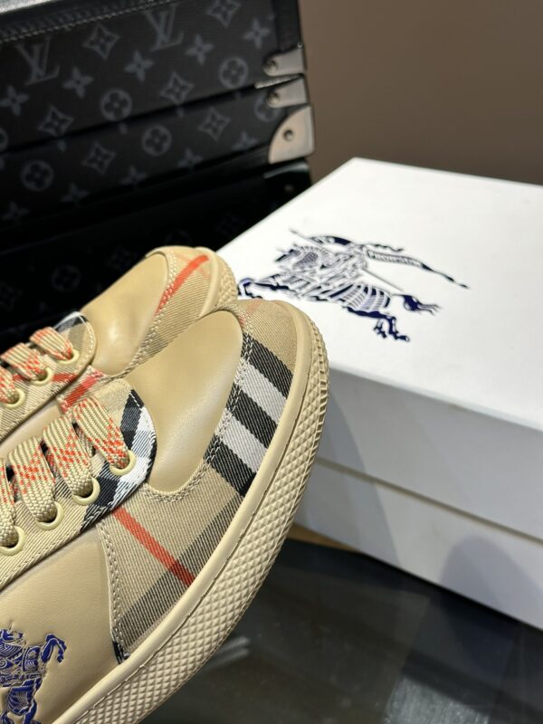Burberry Vintage Khaki