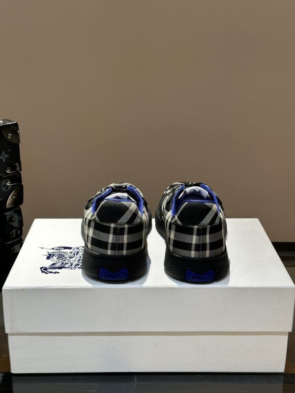 Burberry Vintage Black