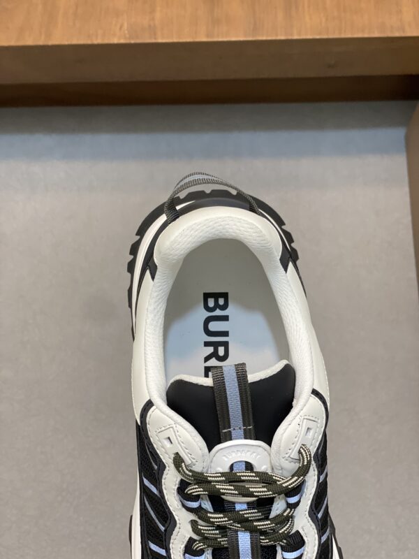 Burberry Sneaker Black Grey