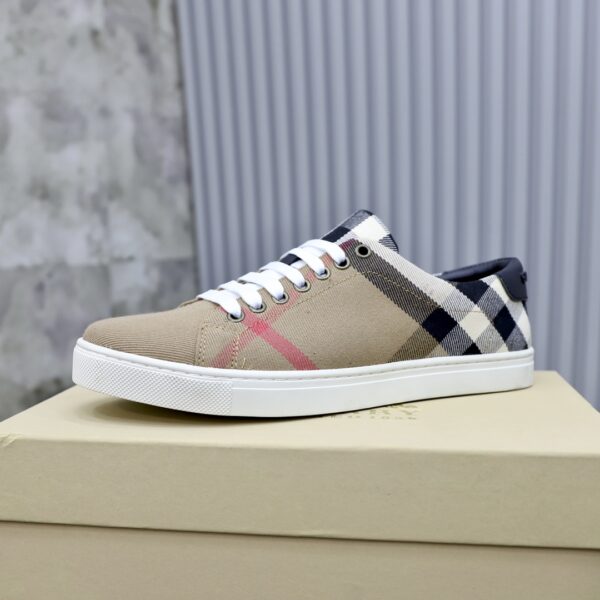 Burberry Canvas  Khaki