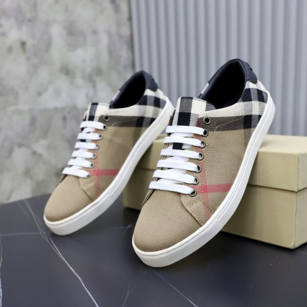 Burberry Canvas  Khaki