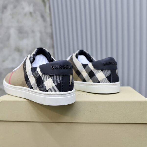 Burberry Canvas  Khaki