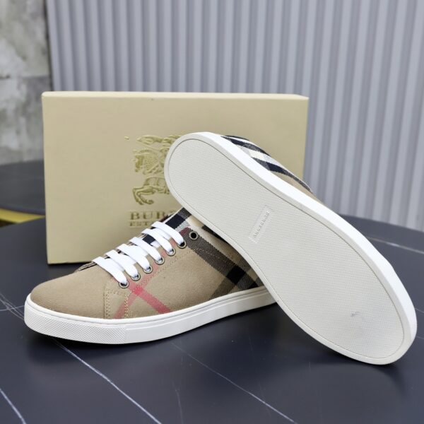Burberry Canvas  Khaki