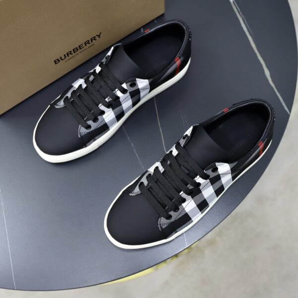 Burberry Canvas Black White