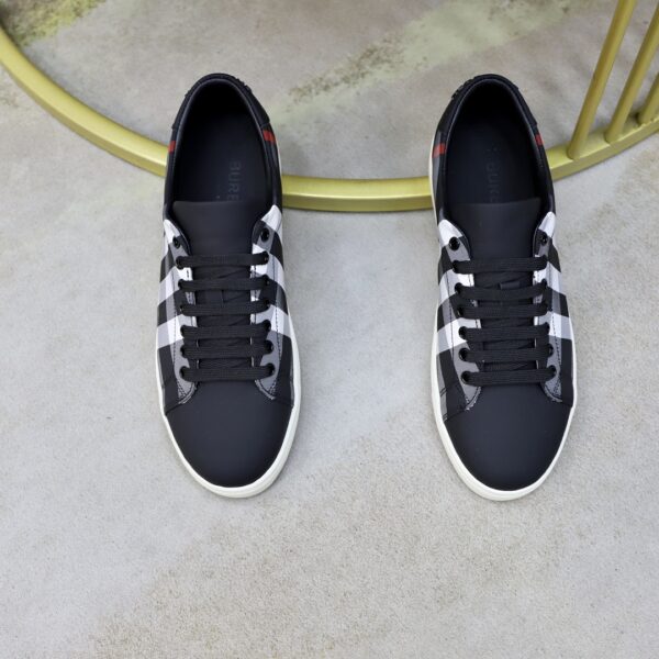 Burberry Canvas Black White