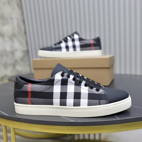 Burberry Canvas Black White