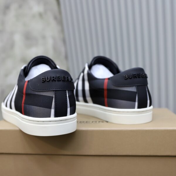 Burberry Canvas Black White
