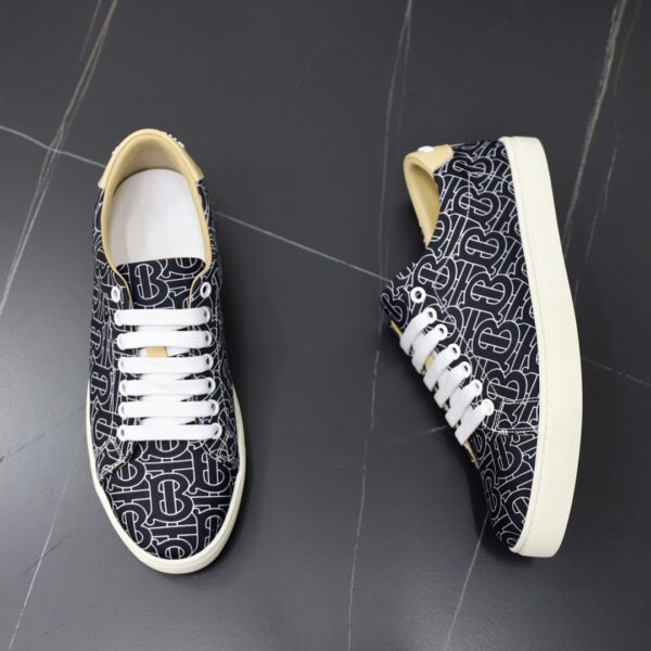 Burberry Canvas Black