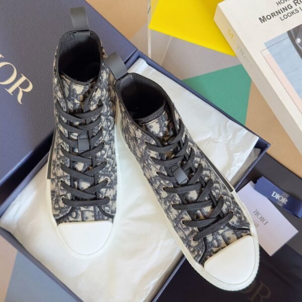 Dior  B23 High Color