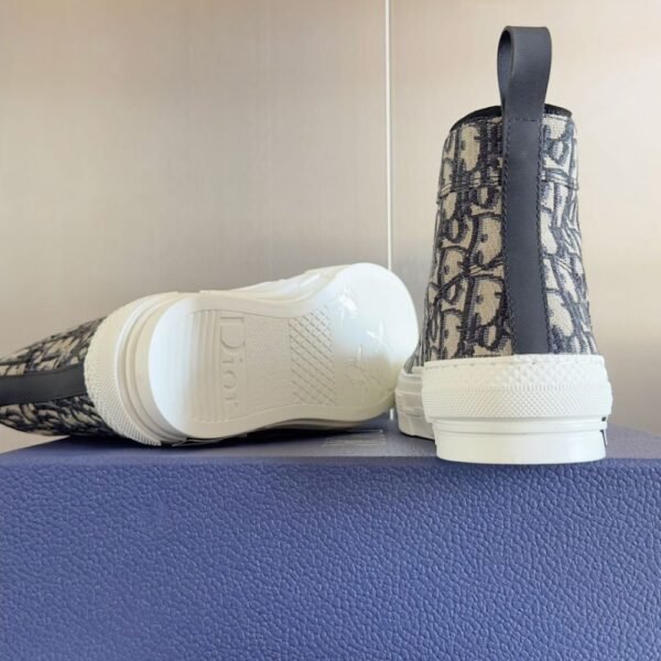 Dior  B23 High Color