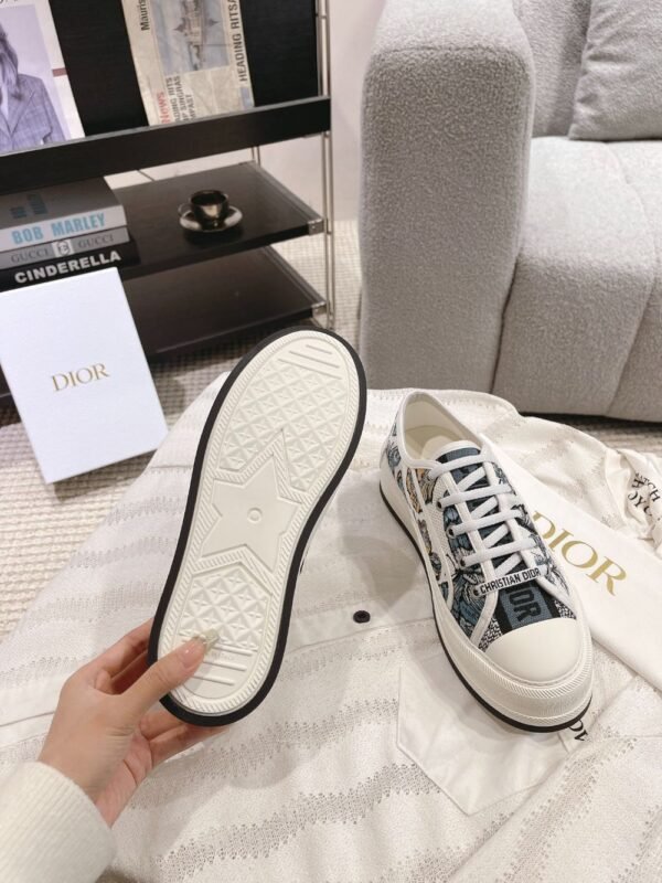 Dior Walk'n  Blue Butterfly