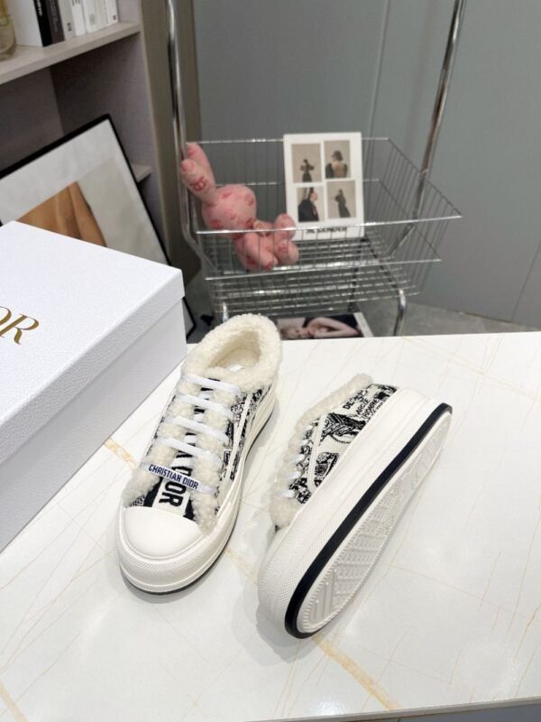 Dior Walk'n  Winter Black and White