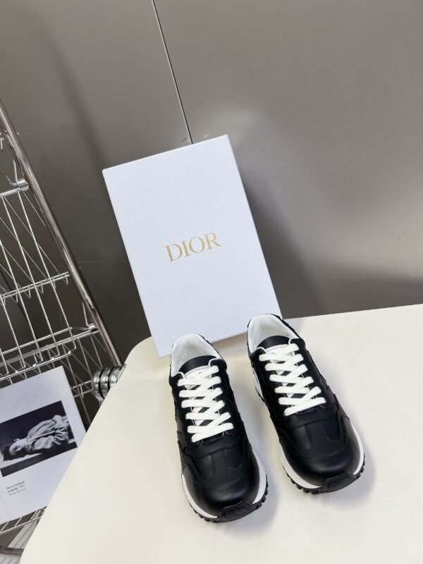 Dior C'est Black and White