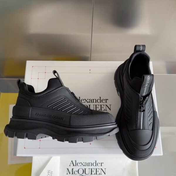 Alexander Mcqueen Tread Slick Black