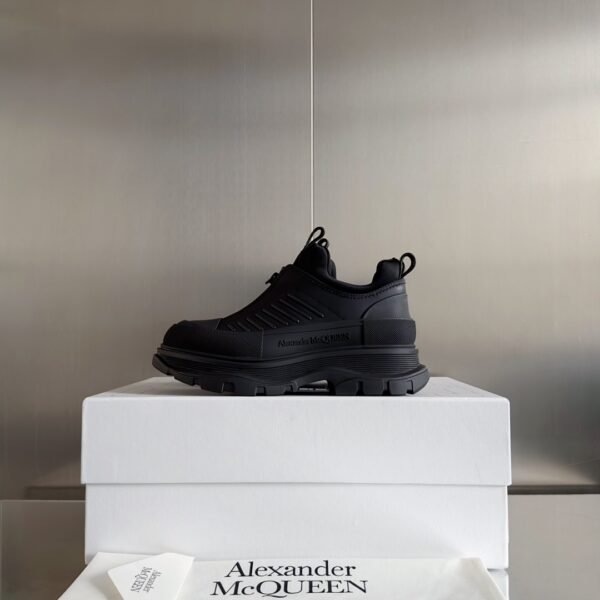 Alexander Mcqueen Tread Slick Black