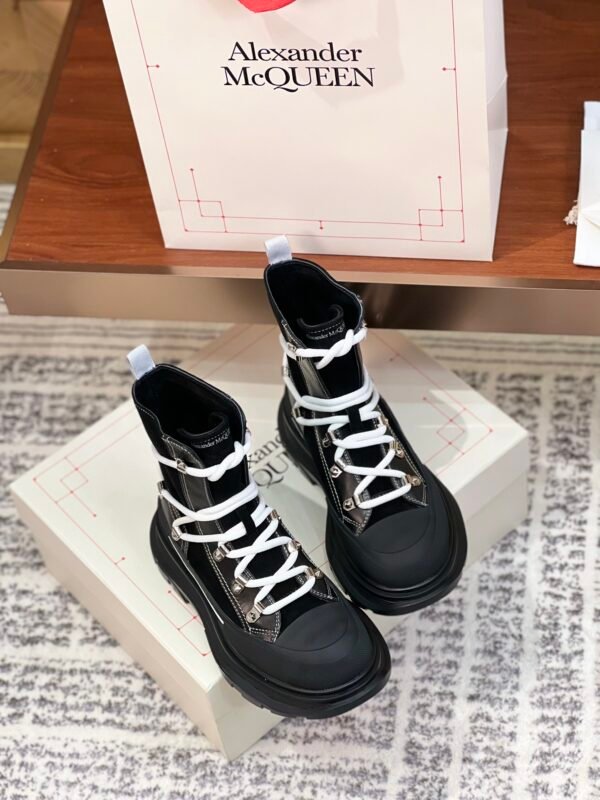 Alexander Mcqueen Tread Slick Martin Boots Black and White