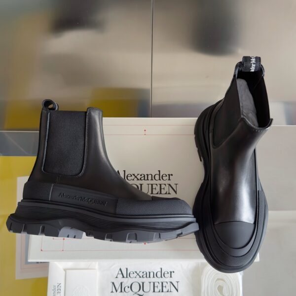 Alexander Mcqueen  Chelsea Boots Black