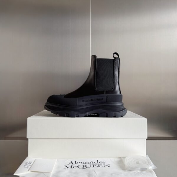 Alexander Mcqueen  Chelsea Boots Black