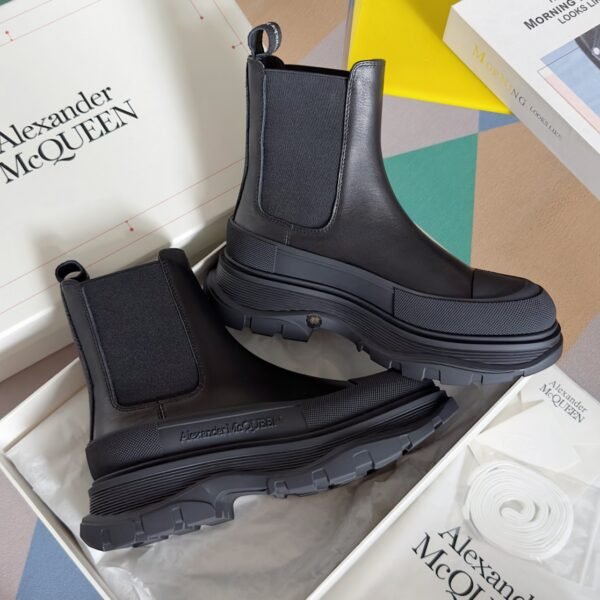 Alexander Mcqueen  Chelsea Boots Black