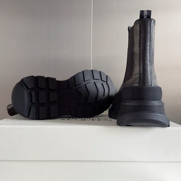 Alexander Mcqueen  Chelsea Boots Black
