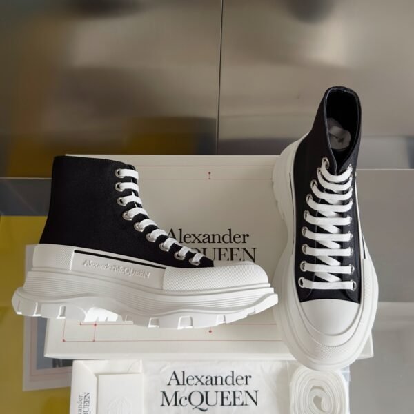 Alexander Mcqueen Lace-up White and Black