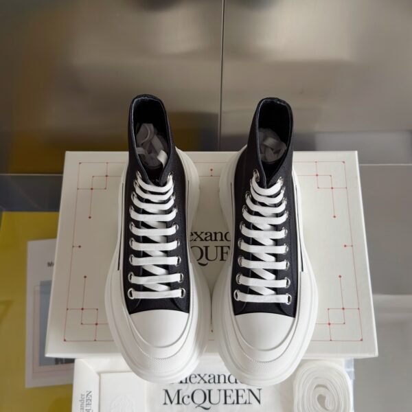 Alexander Mcqueen Lace-up White and Black